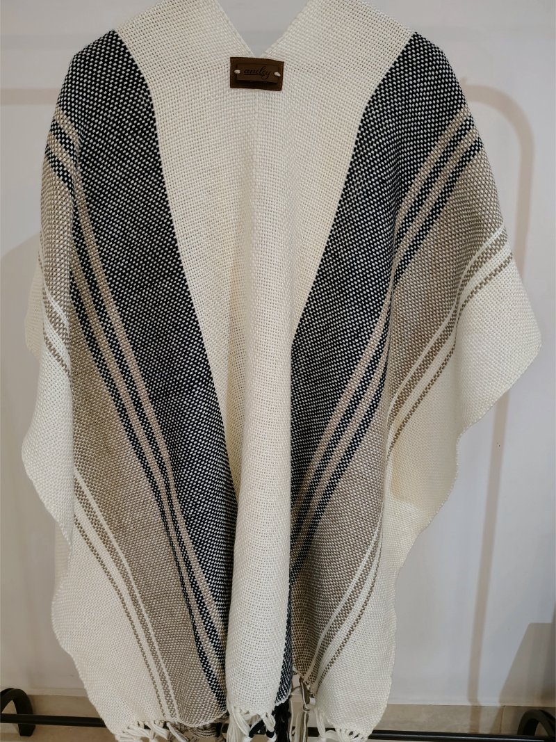 Ruanas tejidas en telar Kunge artesanales